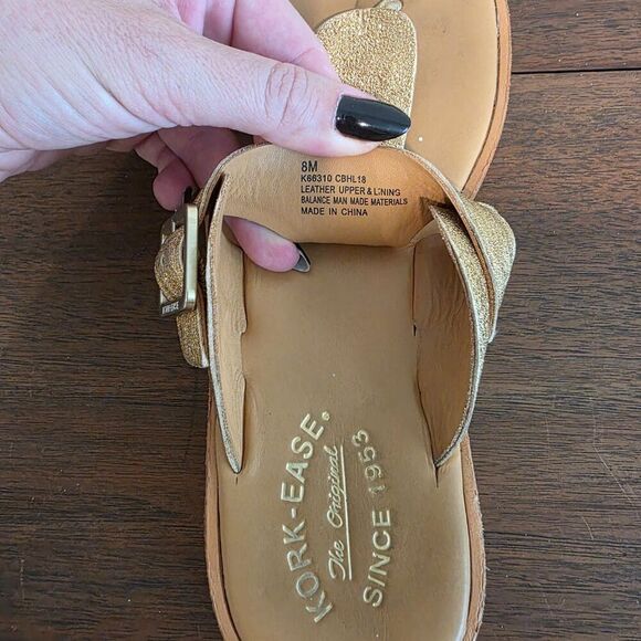 KorkEase Metallic Gold Thong Sandal Sz 8 - Picture 3 of 4